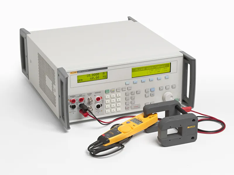 کالیبراتور Fluke 5080A